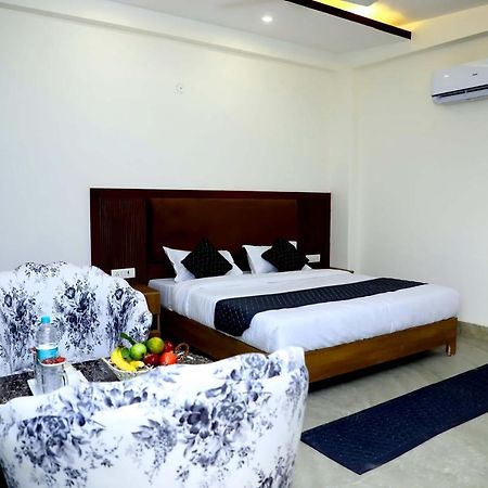 Lyf Corporate Suites - Noida Sector 19 Bagian luar foto
