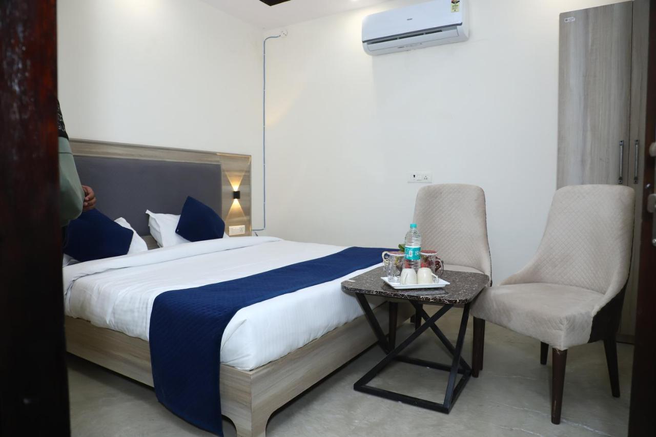 Lyf Corporate Suites - Noida Sector 19 Bagian luar foto