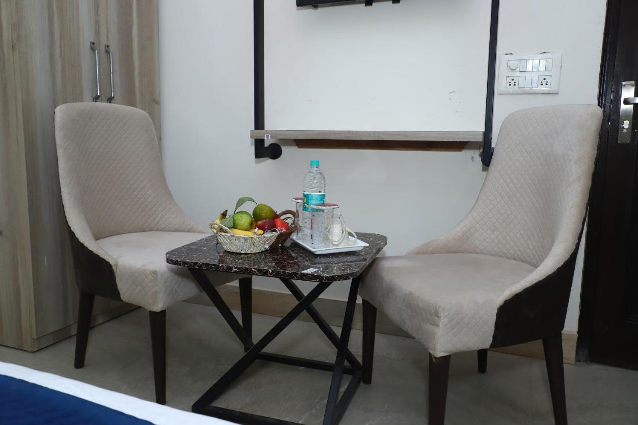Lyf Corporate Suites - Noida Sector 19 Bagian luar foto