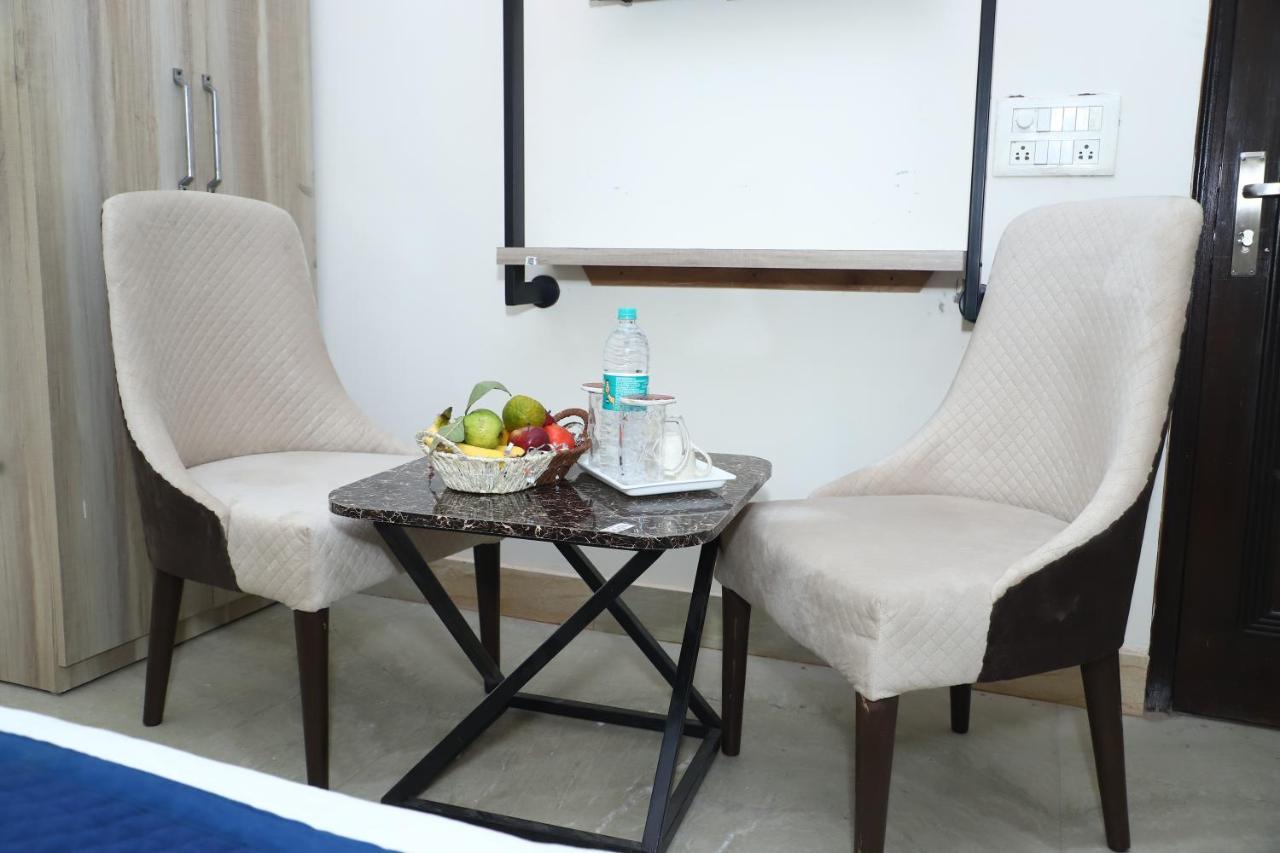 Lyf Corporate Suites - Noida Sector 19 Bagian luar foto