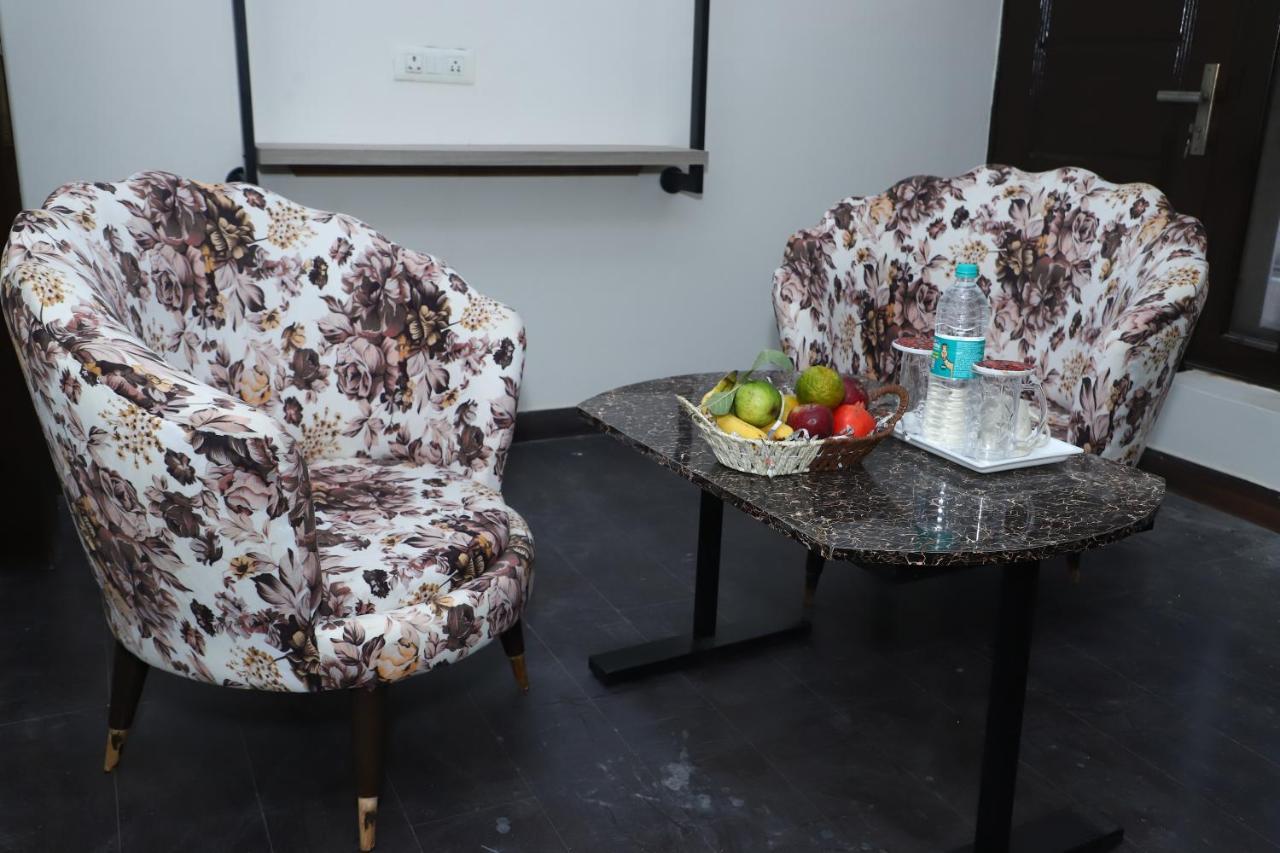 Lyf Corporate Suites - Noida Sector 19 Bagian luar foto