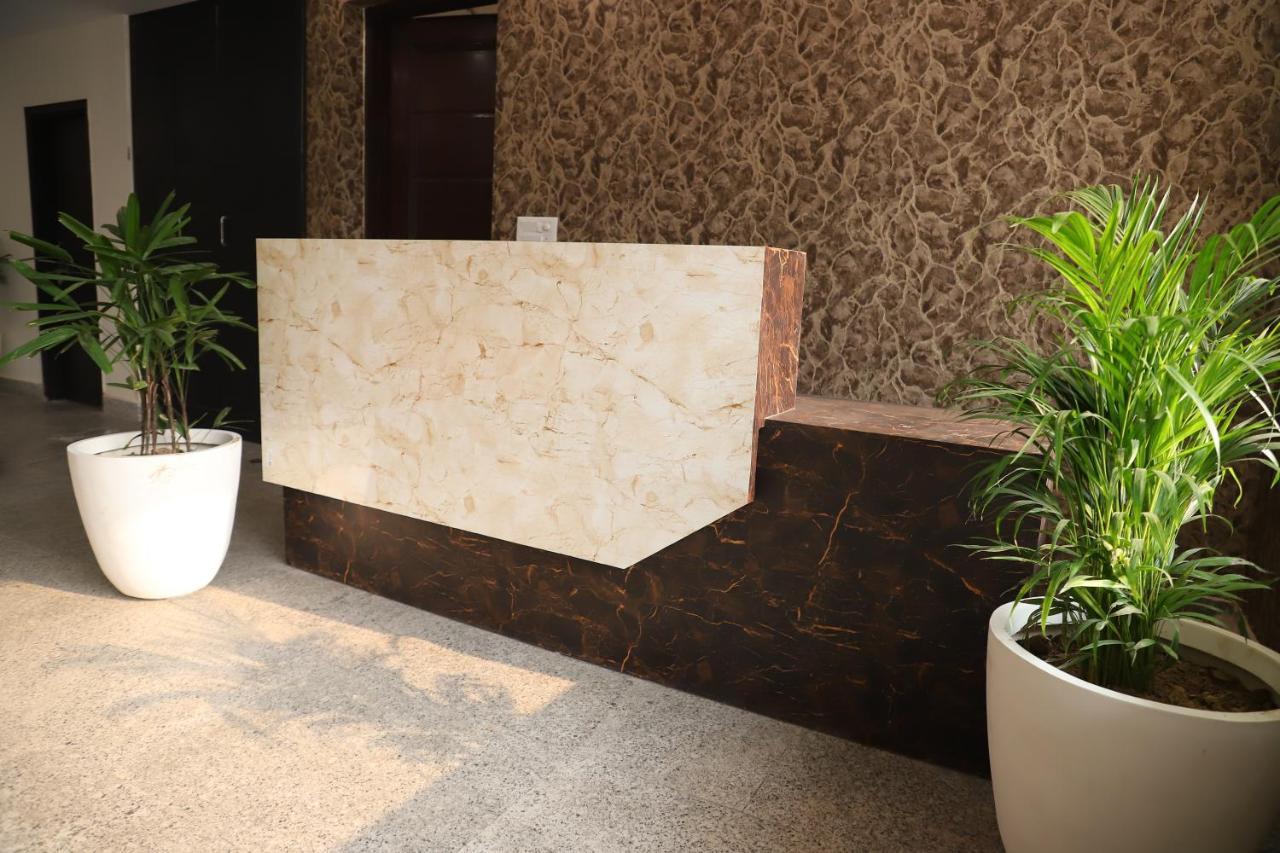 Lyf Corporate Suites - Noida Sector 19 Bagian luar foto