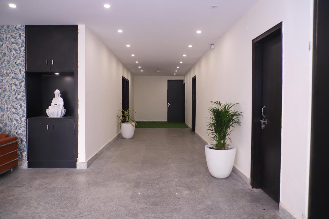 Lyf Corporate Suites - Noida Sector 19 Bagian luar foto