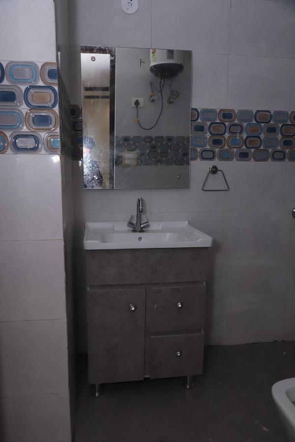 Lyf Corporate Suites - Noida Sector 19 Bagian luar foto