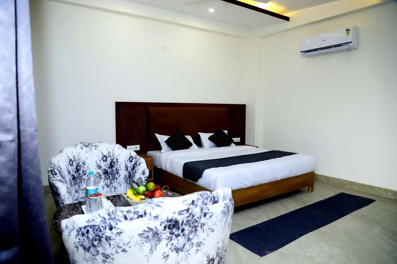 Lyf Corporate Suites - Noida Sector 19 Bagian luar foto