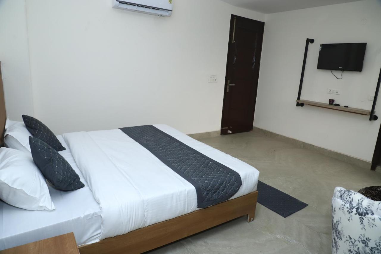 Lyf Corporate Suites - Noida Sector 19 Bagian luar foto